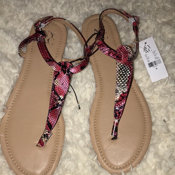 Sandals - Picture 1 of 3